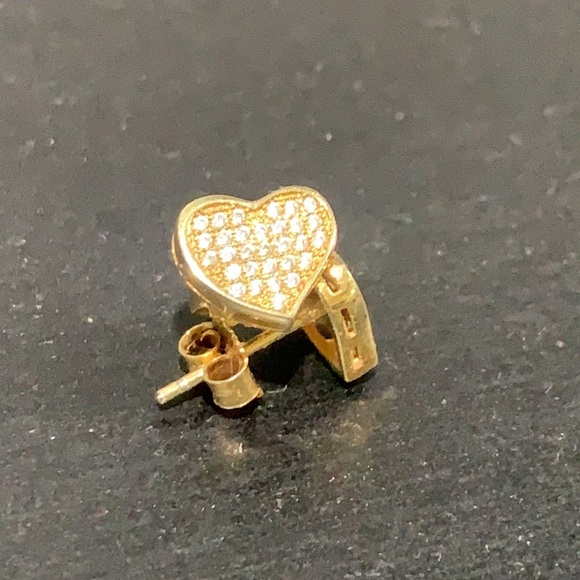 Gold Pavé heart earrings - Picture 2 of 4